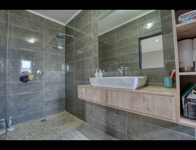 4 BEDROOM HOUSE FOR SALE IN PALM LAKES ESTATE